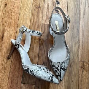 Louise et Cie snakeskin ankle pumps size 9.5 new, never worn